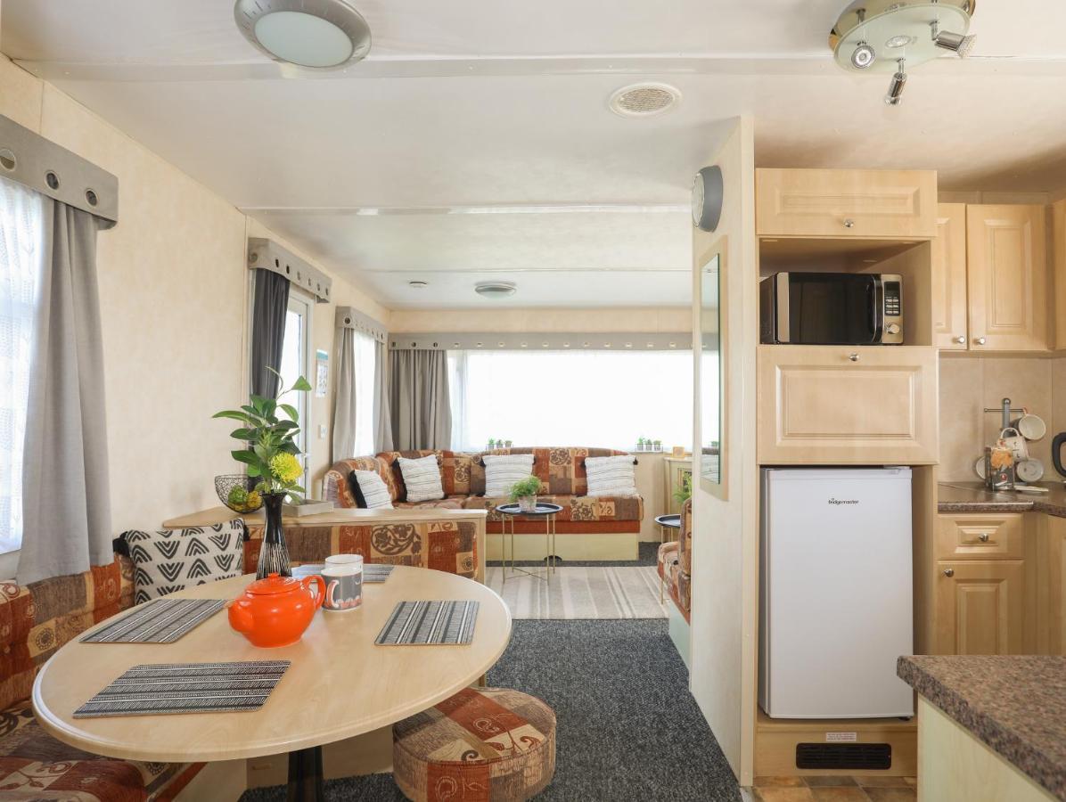 Trewan Chalet Holyhead Ngoại thất bức ảnh