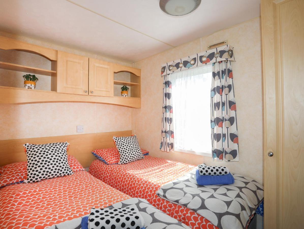 Trewan Chalet Holyhead Ngoại thất bức ảnh